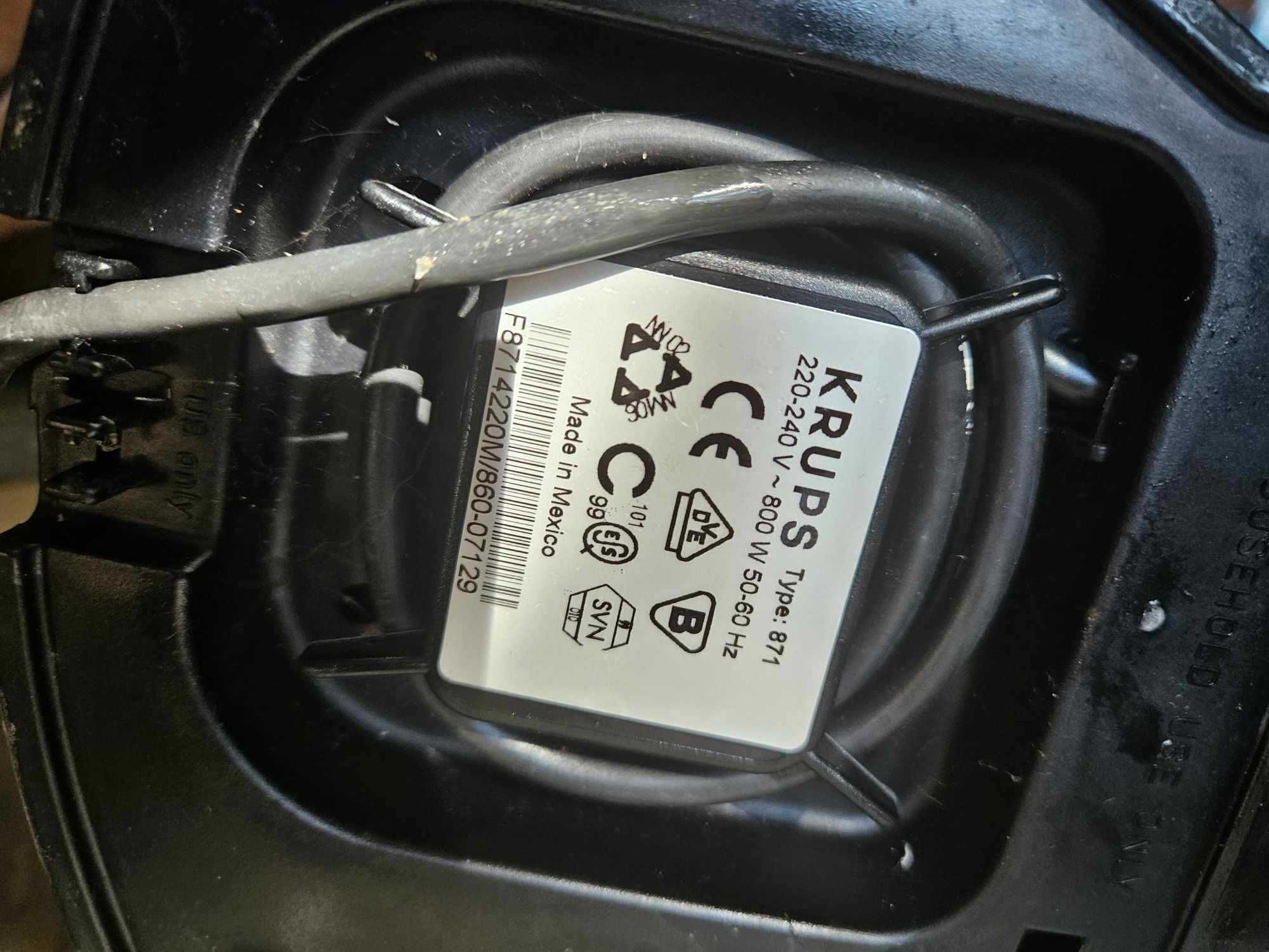 Expres ciśnieniowy, kolbowy KRUPS ze spieniaczem do mleka,