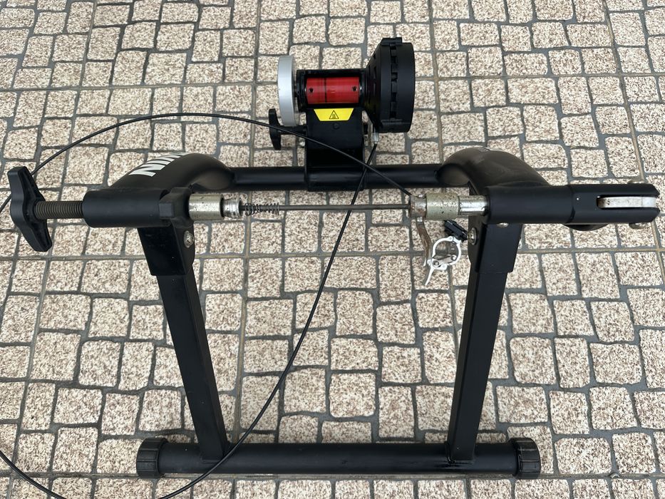 Rolo treino indoor btwin inride 100 inclui eixo aperto rapido