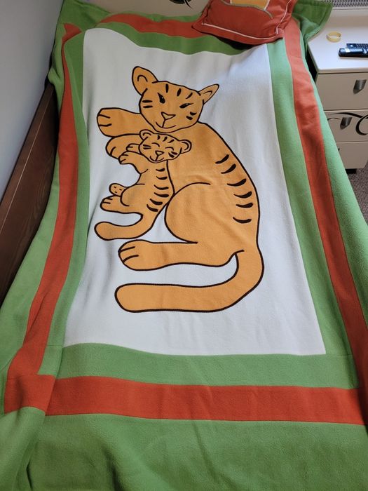 Narzuta dziecięca i poduszka firmy Meblik kolekcja Sawanna