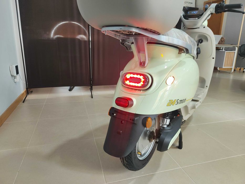 SCOOTER ELÉTRICA SEM CARTA XEC SIMON 24 e 24