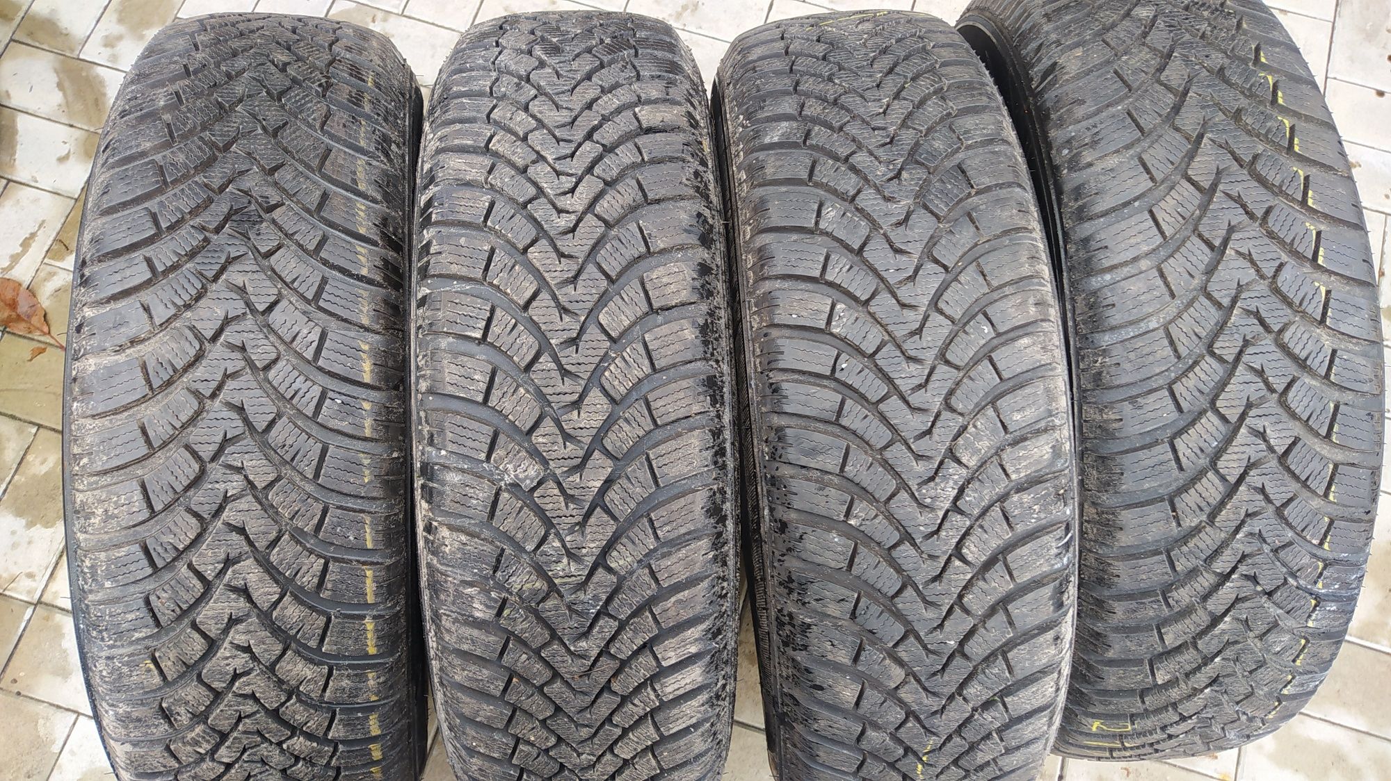 Продам комплект зимней резины Falken 215.65R.17