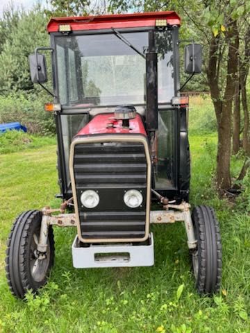 Traktor Ferguson MF255