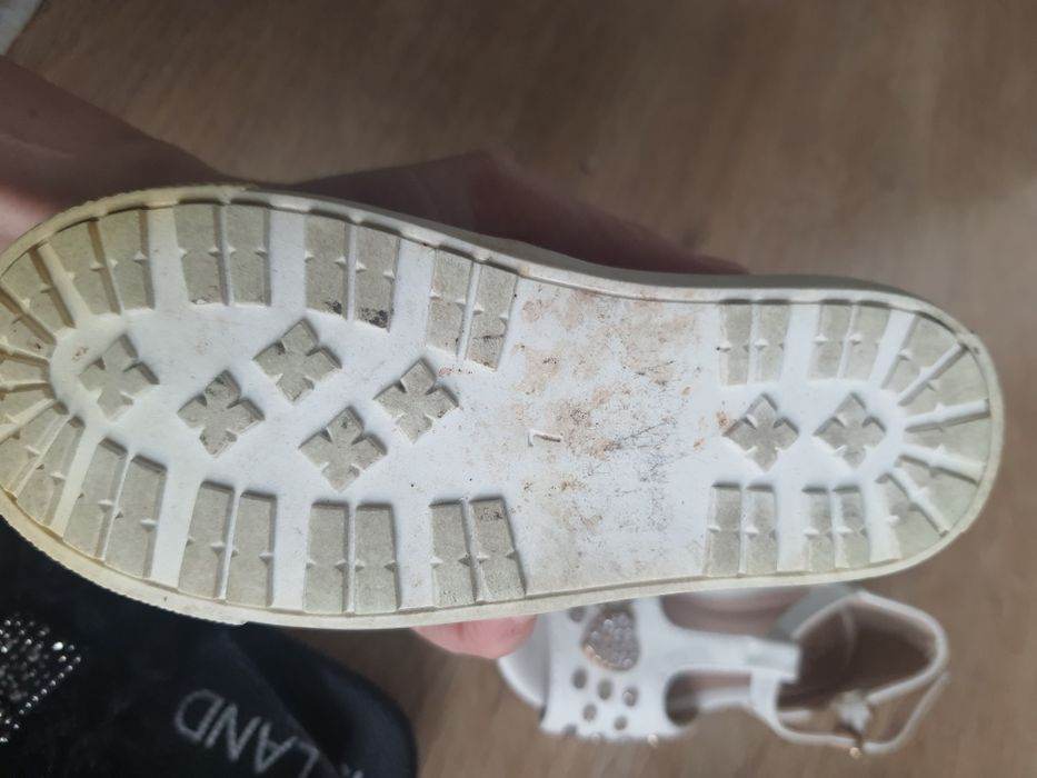 Oddam za darmo buty dla dziewczynki