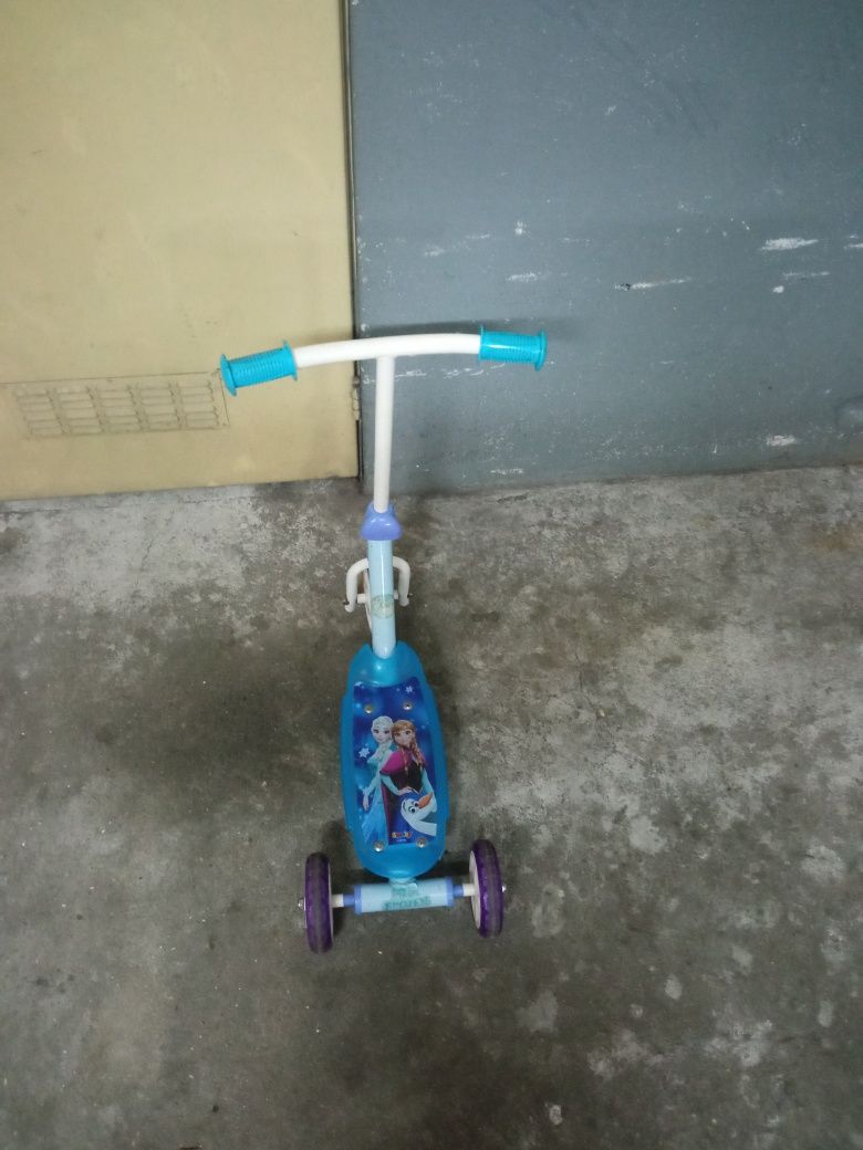 Vendo bicicleta de criança com capacete