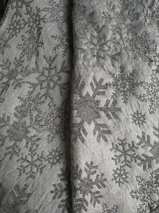 Красивая ткань со снежинками