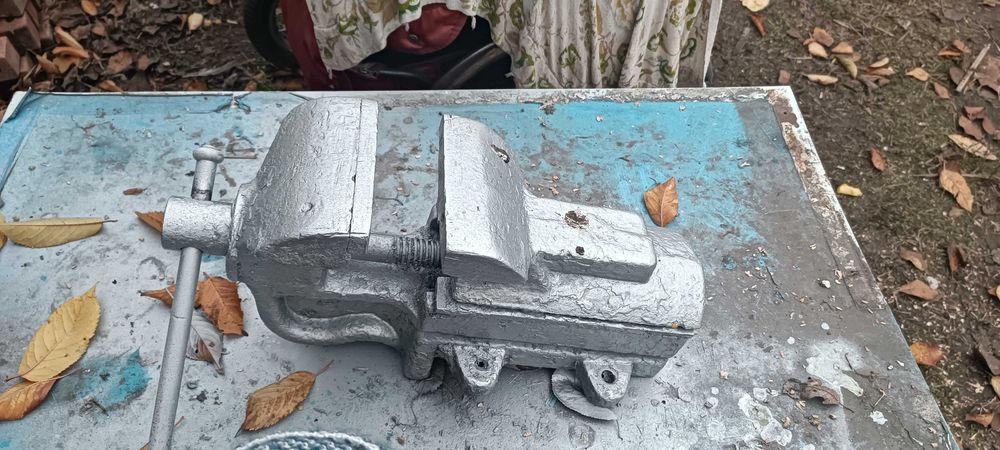 Продам рабочие тиски