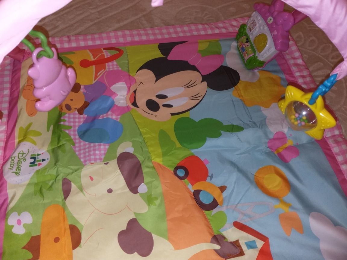 Tapete de actividades para bebé Disney Baby.