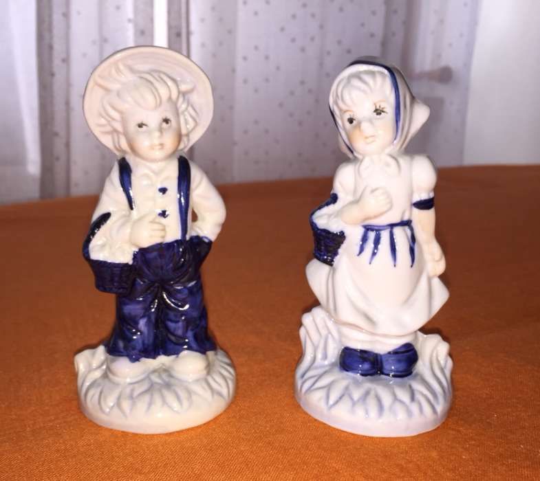 Casal de bonecos em porcelana