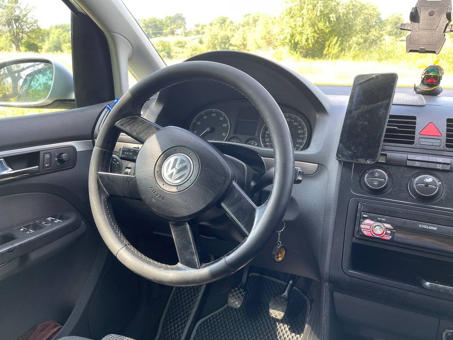 Продам Volkswagen Touran 2004 год