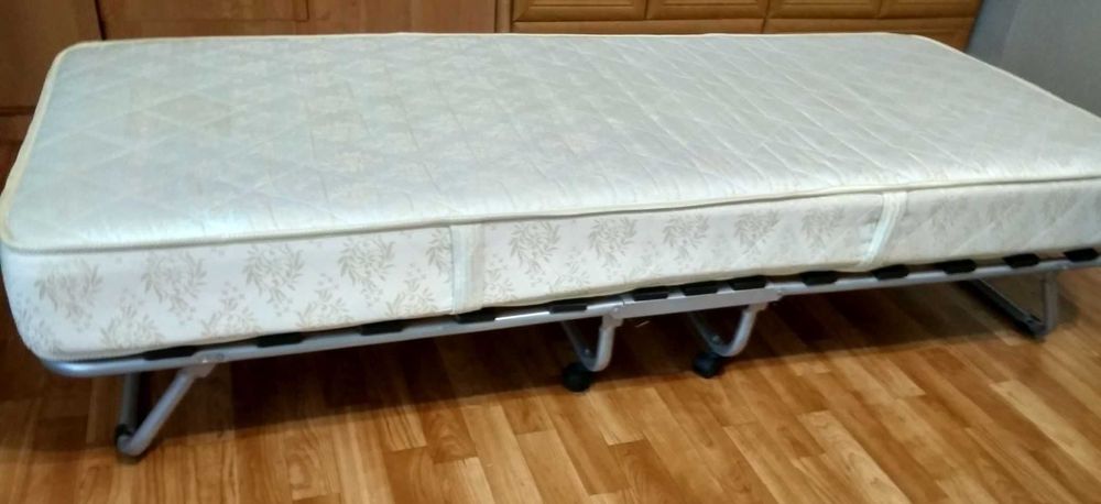Продам раскладную кровать (типа вертолёт) односпальную на ламелях