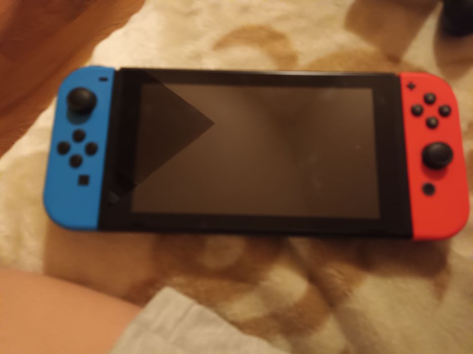 Nintendo switch czerwono-niebieskie ze wszystkimi dodatkami