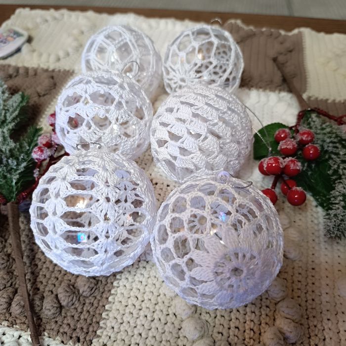 Zestaw bombek 6 sztuk robione szydełkiem