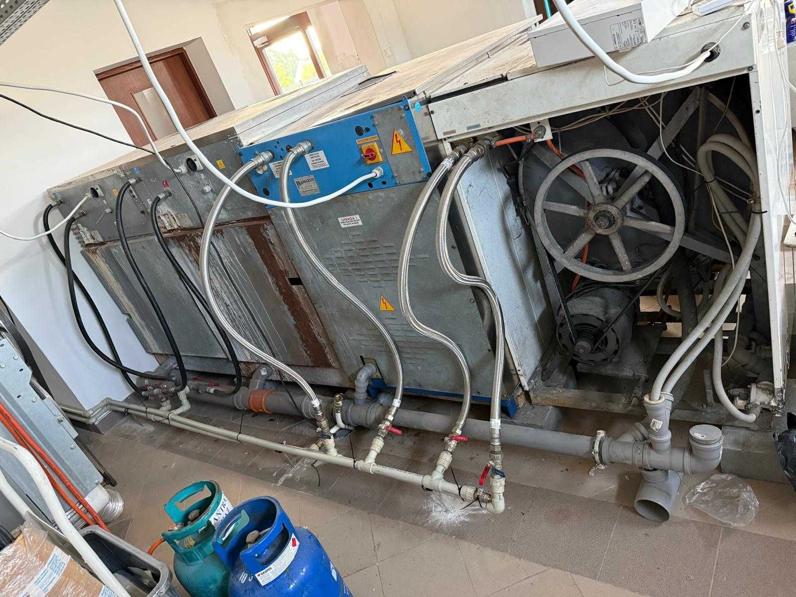 Sprzedam pralnico-wirówkę UniMac UY240.