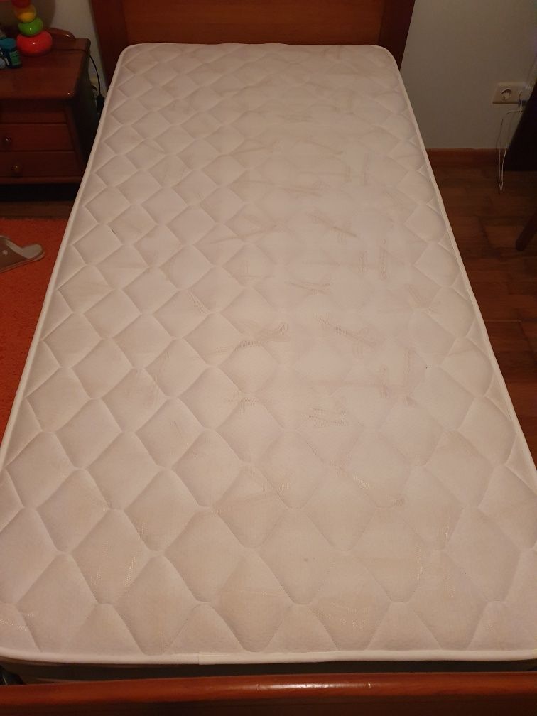 Colchão mola Flex para cama de solteiro.