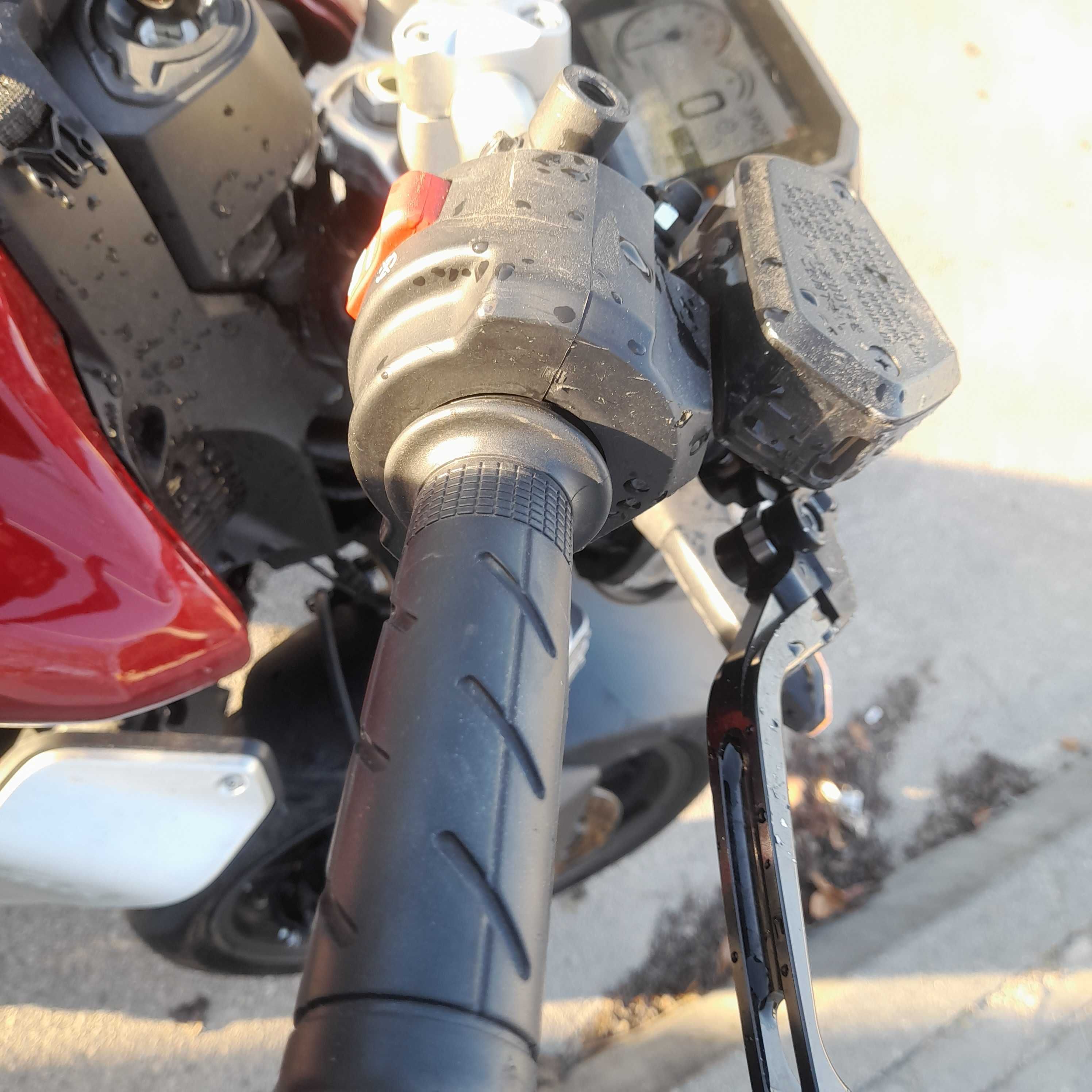 Honda CB 1000 R 2021, pequena queda
