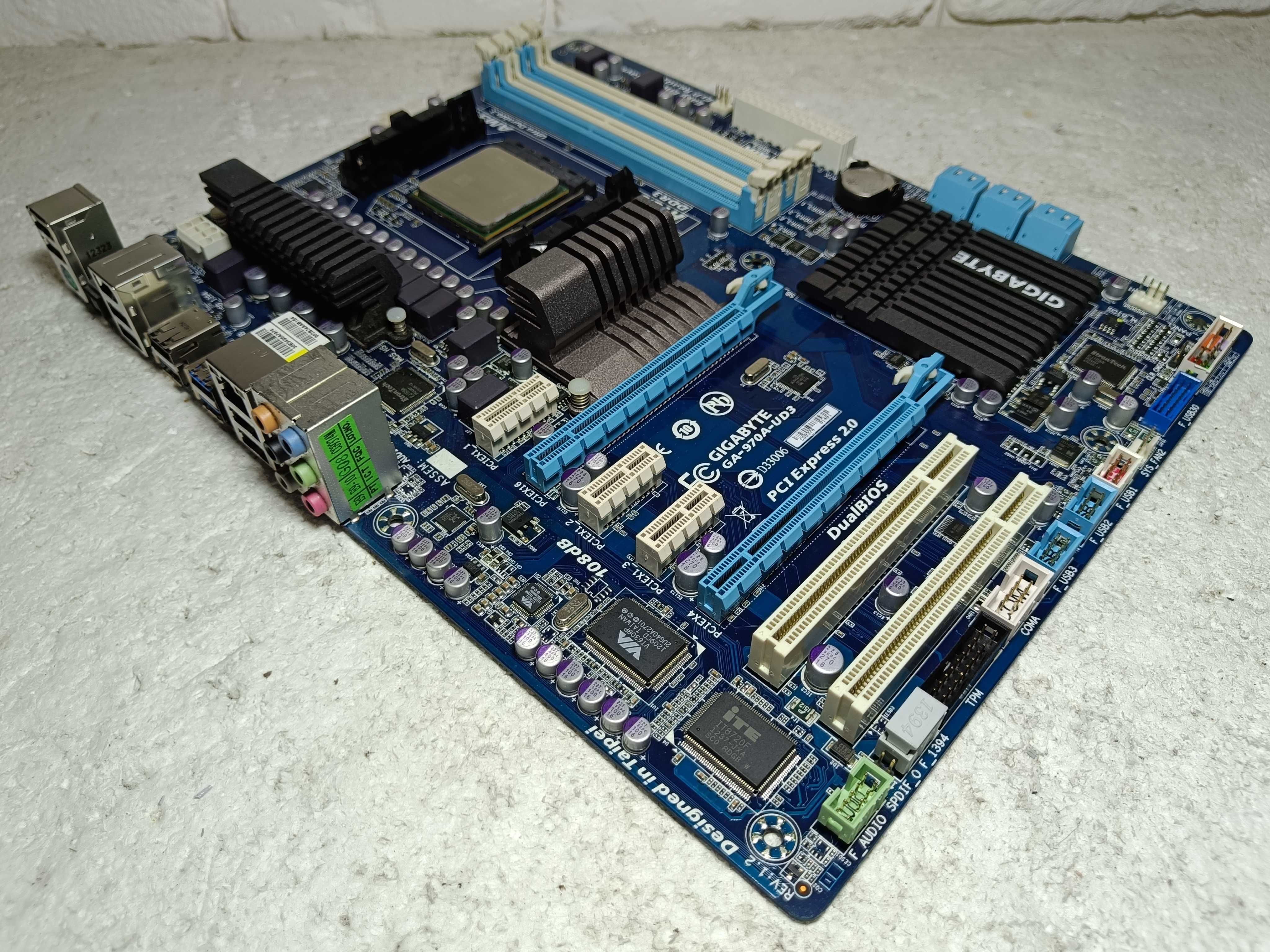 КОМПЛЕКТ Материнка AMD Gigabyte GA-970A-UD3 + проц FX8350 8 ядер sAM3+