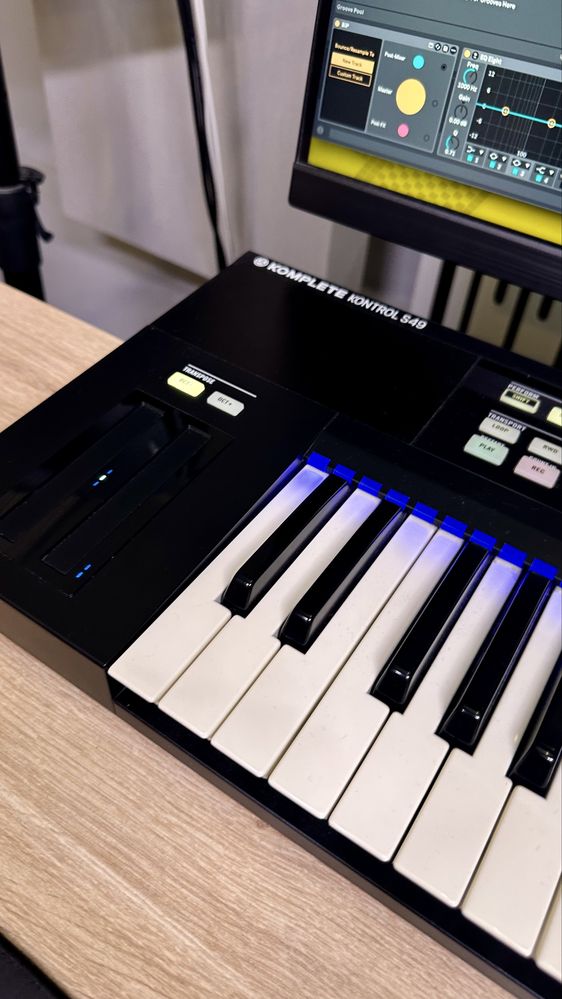 Klawiatura MiDi Komplete Kontrol S49