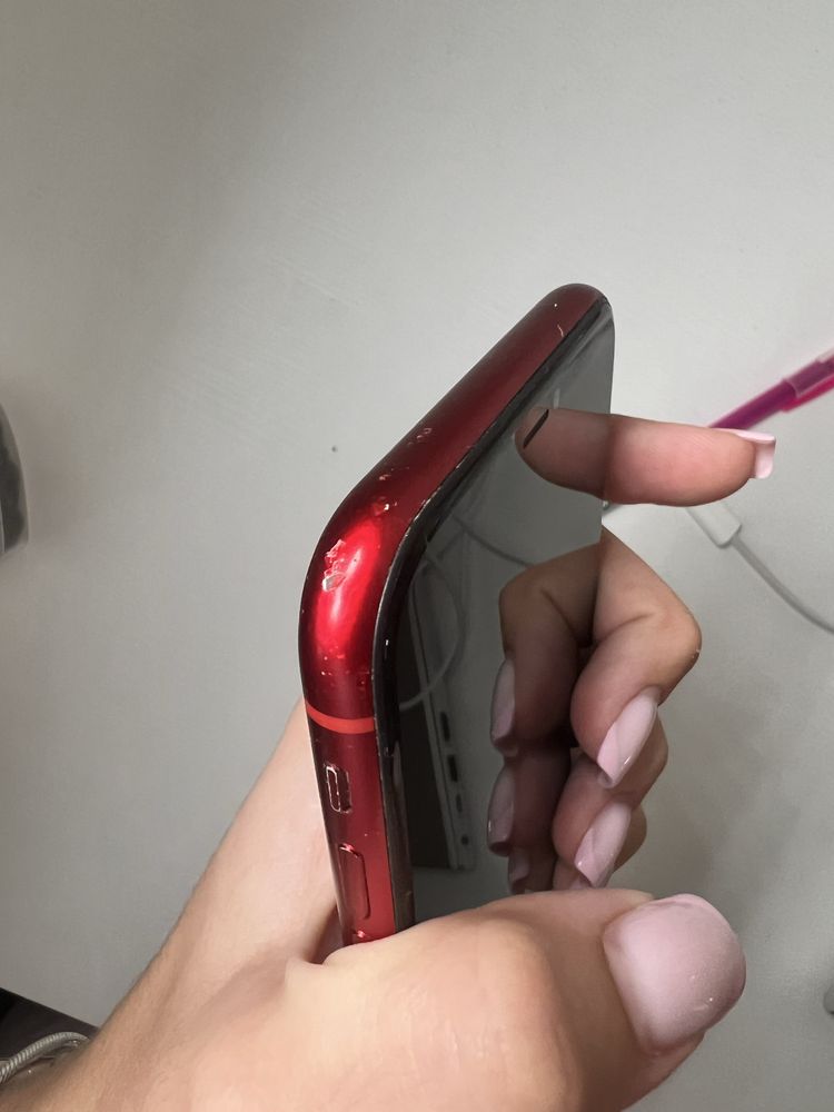 продаю iPhone XR