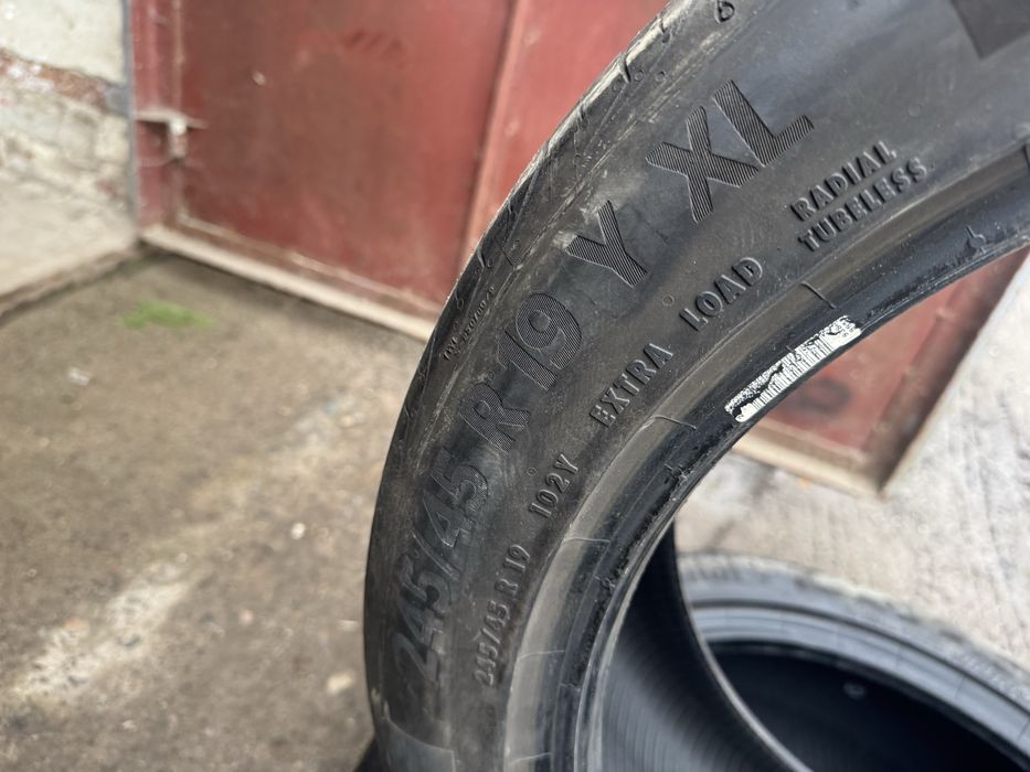 Шини літні Continental 245/45 R19