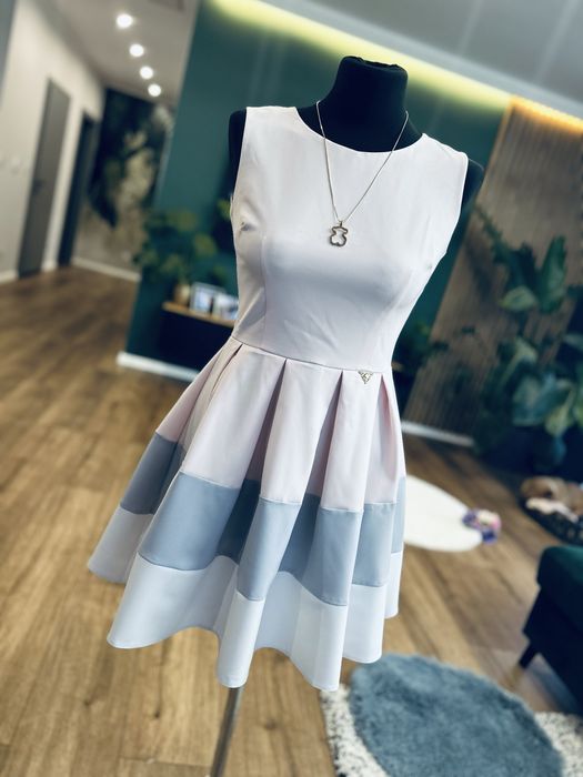 Pastelowa różowa sukienka rozkloszowana s 36 wesele