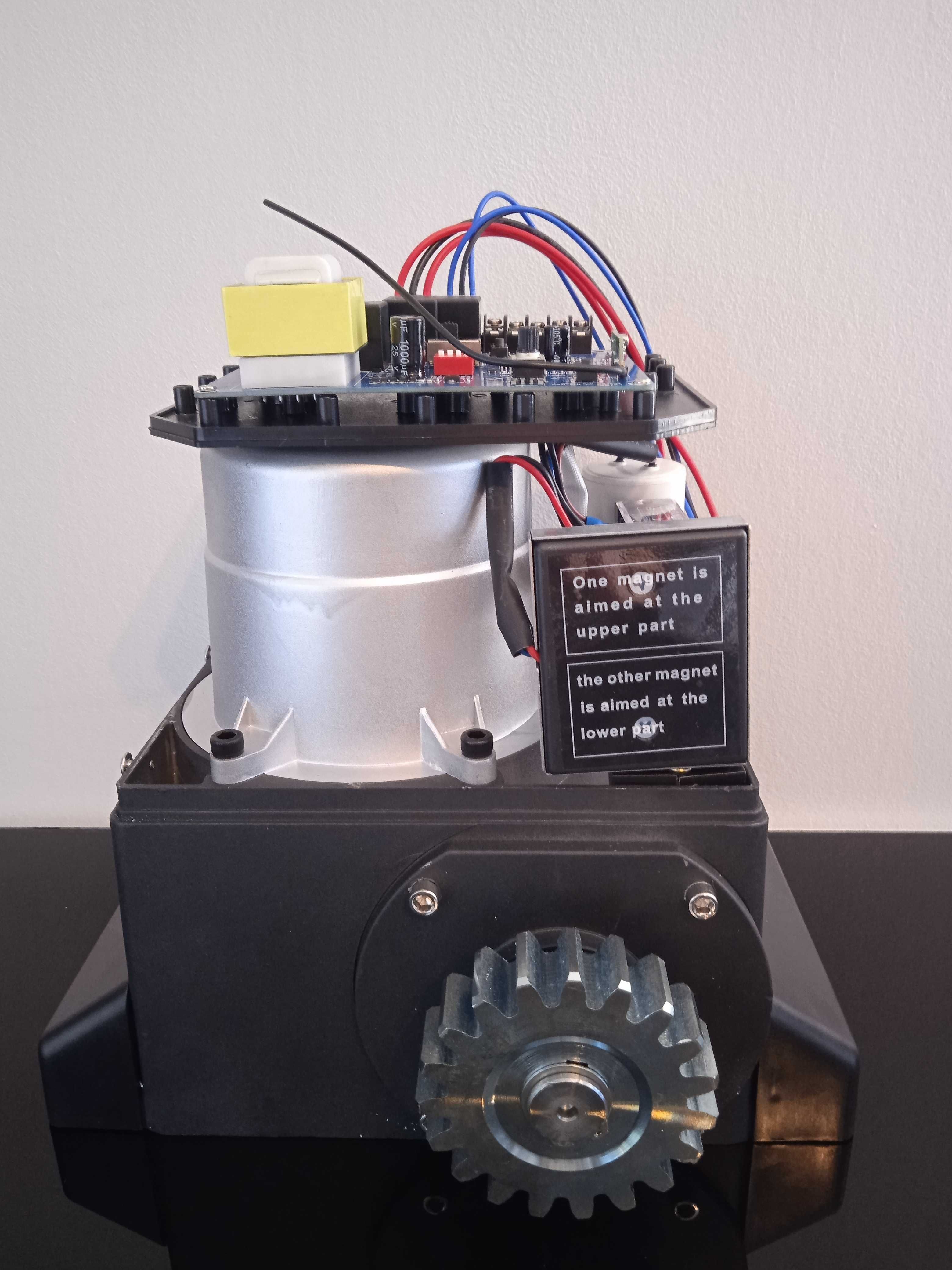 Kpl.napęd do bramy przesuwnej MD370W/600KG lampka z anteną, 4 listwy