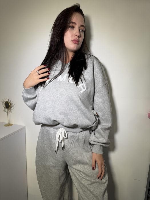 Тепленький трендовий костюм на зиму сірого кольору