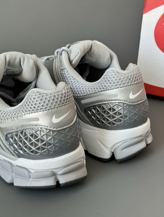Оригінал Кросівки Nike Air Zoom Vomero 5 Cool Grey найк вомеро металік