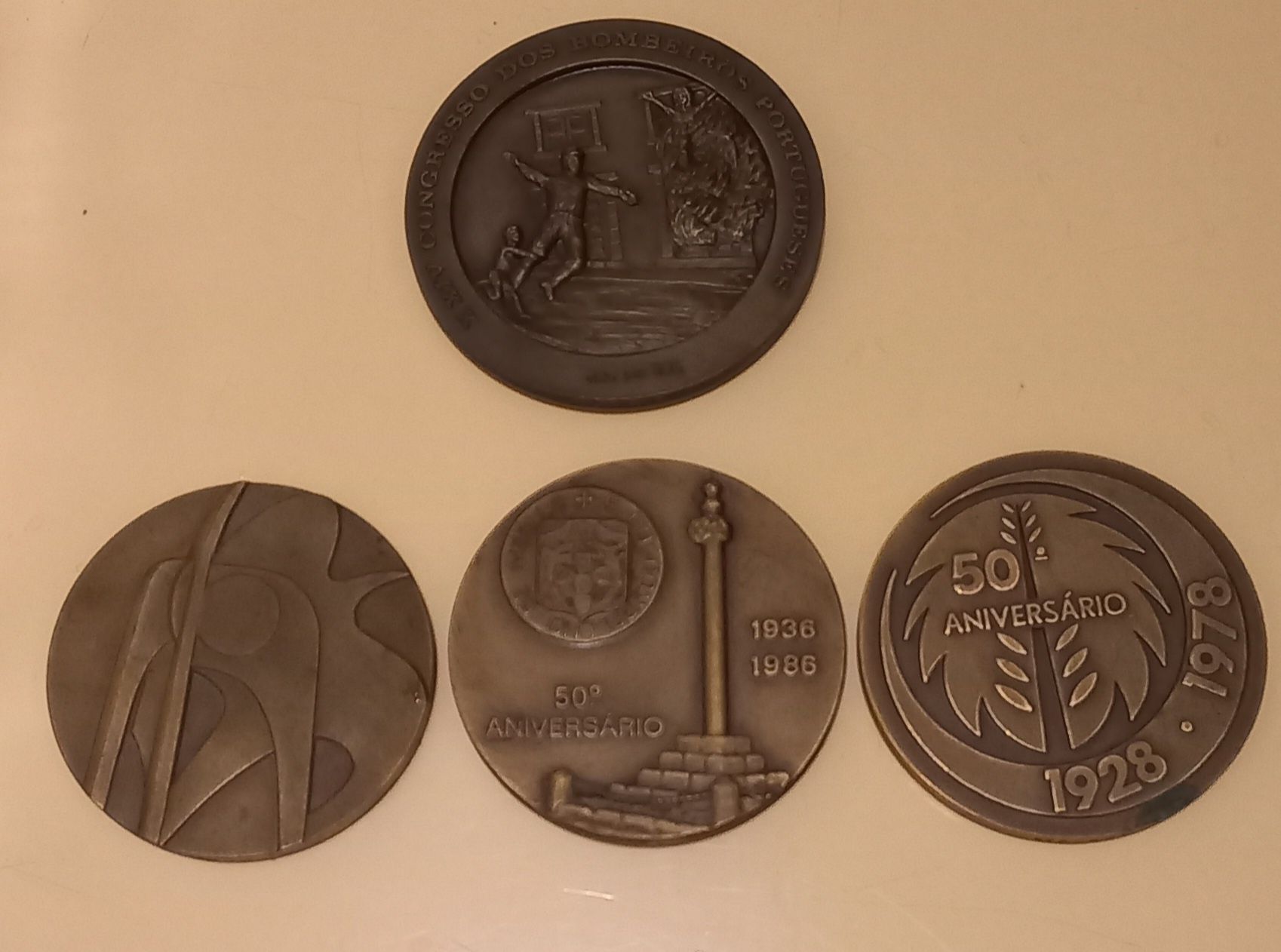 Medalhas de Bombeiros, 4 diferentes.