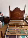 Cama de casal,madeira boa,antiga.