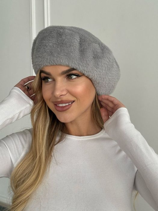 Берет модный стильный.