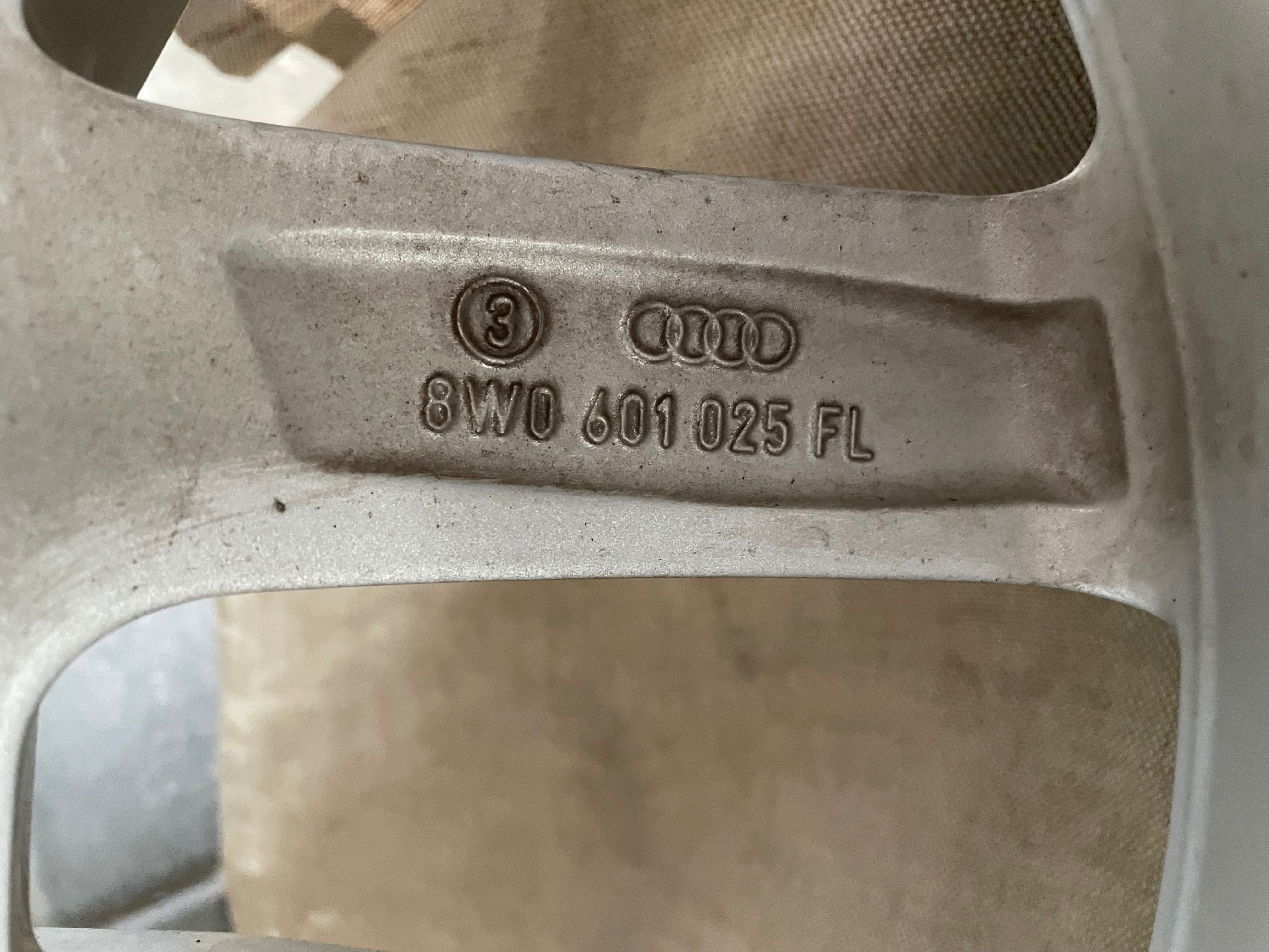 Диски з резиною R-18 Audi