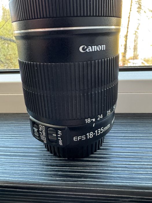 Продам обєктив Canon efs 18-135mm