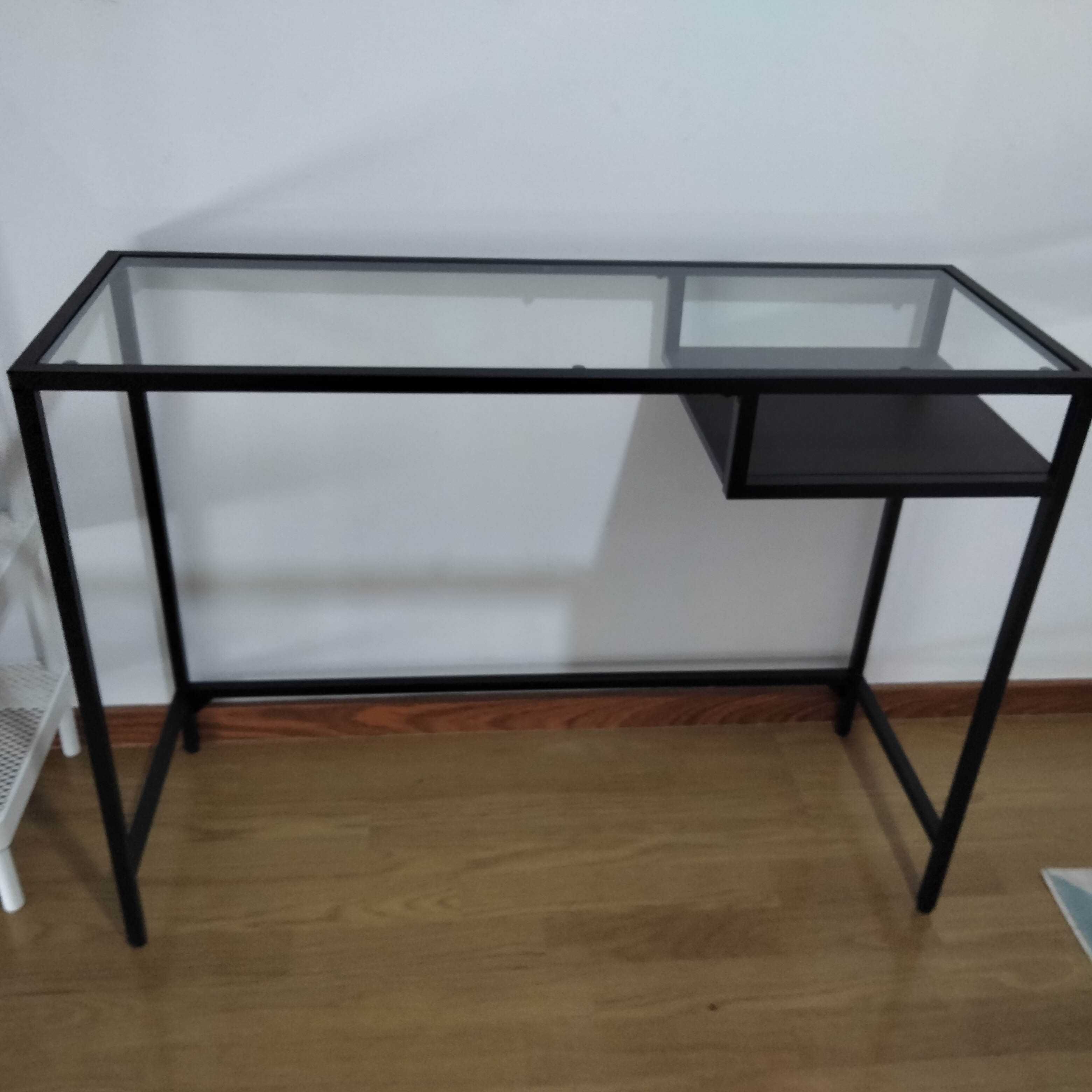 Secretária  IKEA modelo VITTSJO