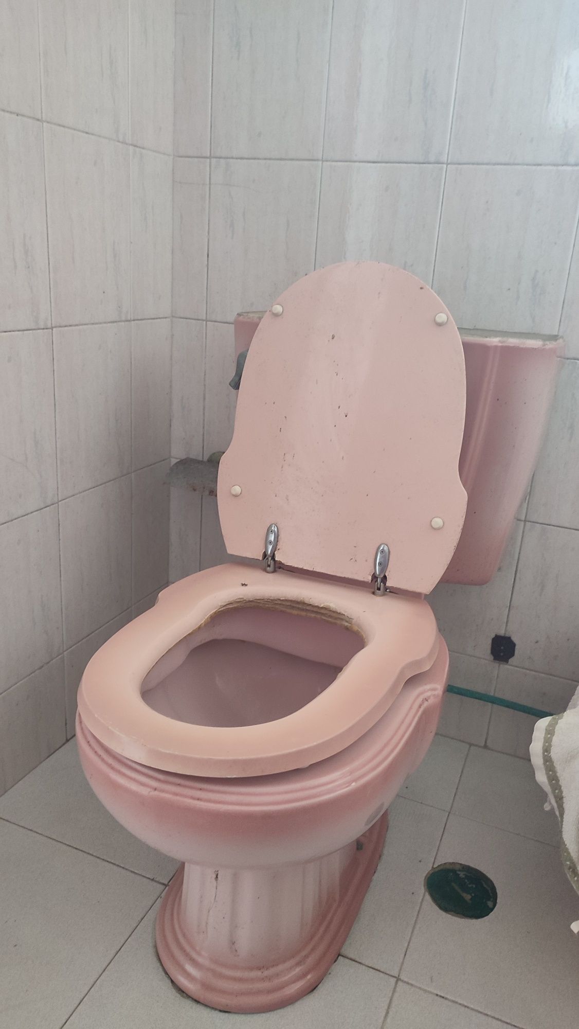 Louça de casa de banho design antigo