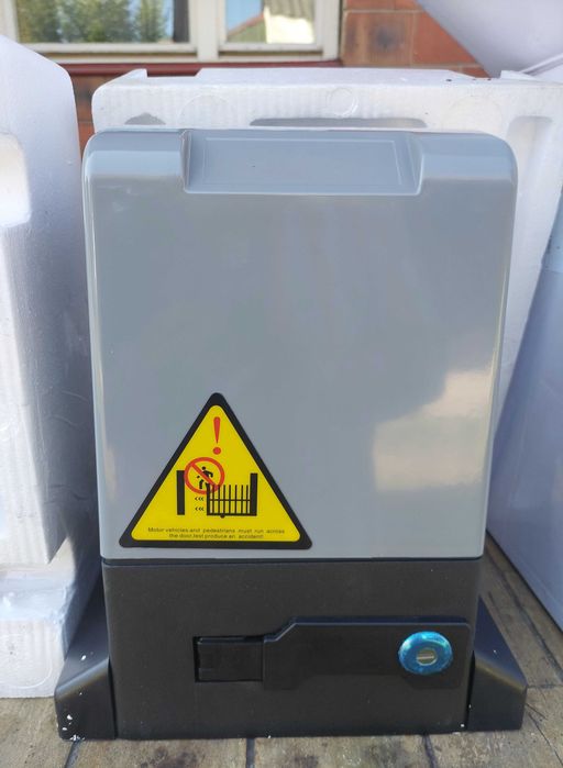 Automat do bramy przesuwnej 380 W do 600 kg i 12 m długości