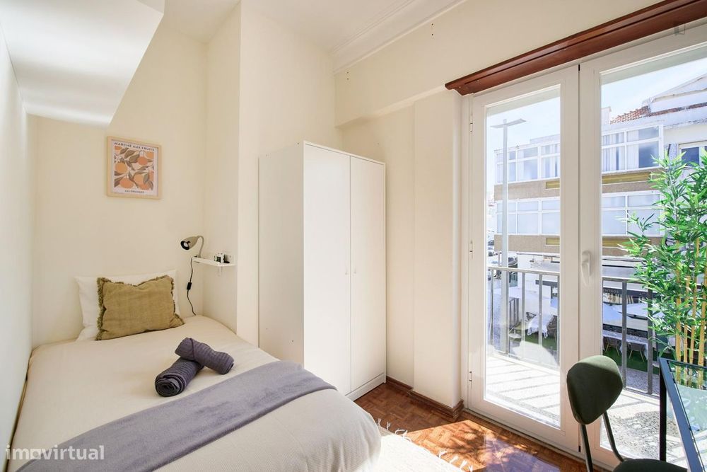 706042 - Quarto com cama de solteiro, com...