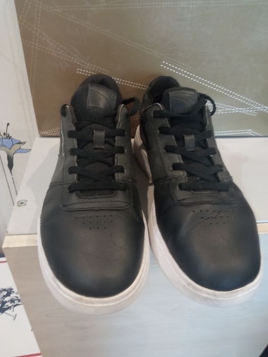 Продам мужские демисезонные кроссовки  - сникерсы Anta .Очень лёгкие.