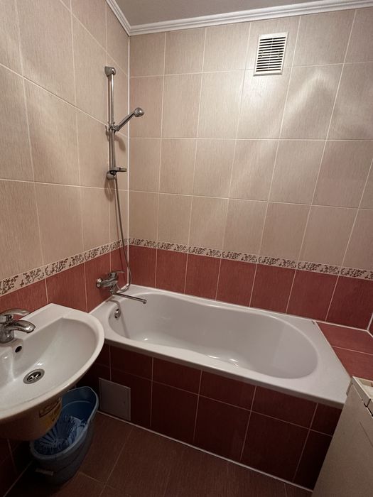 Продам 2 кімнатну в центрі вулиця Тичини