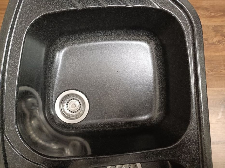 Кухонна мийка в чудовому стані