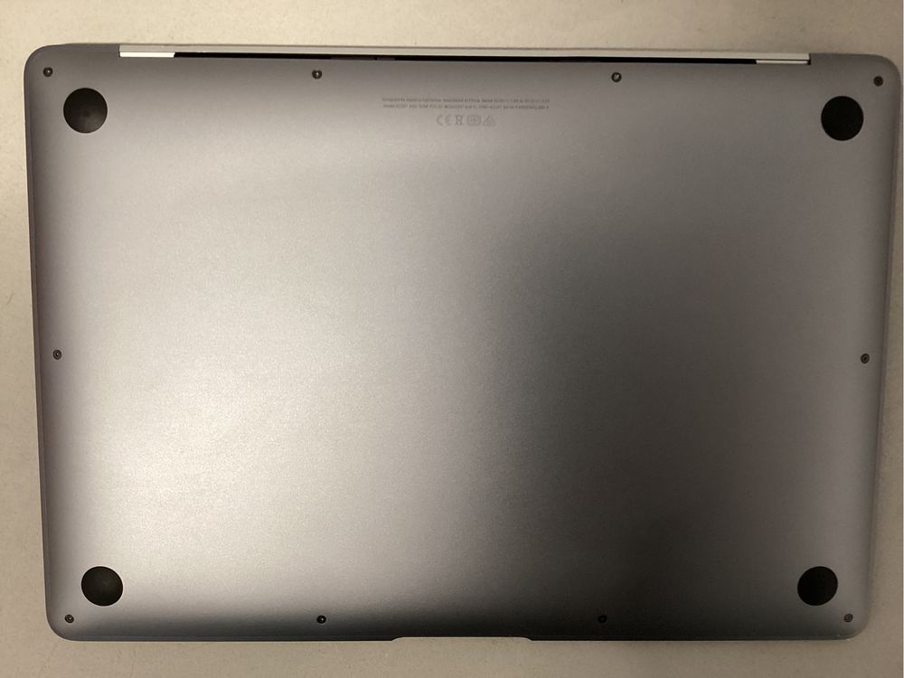 Macbook Air M1 2020 8gb 256gb на запчастини, екран