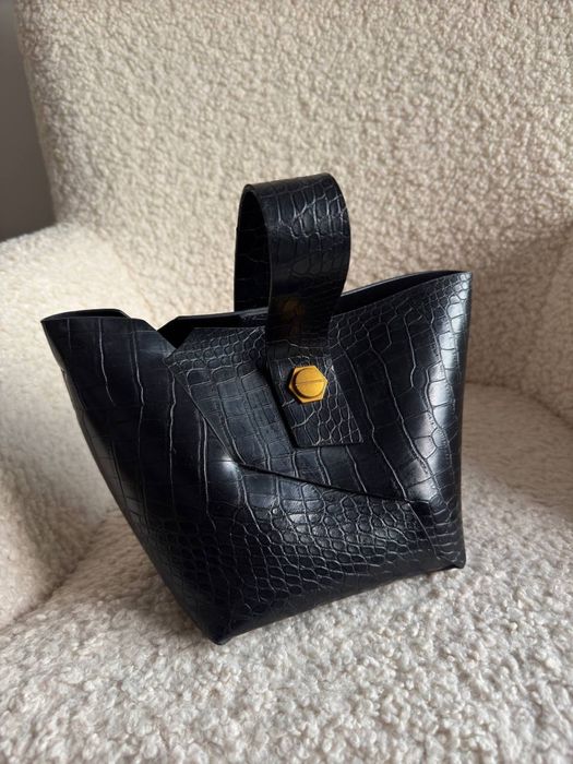 Чорна маленька сумочка