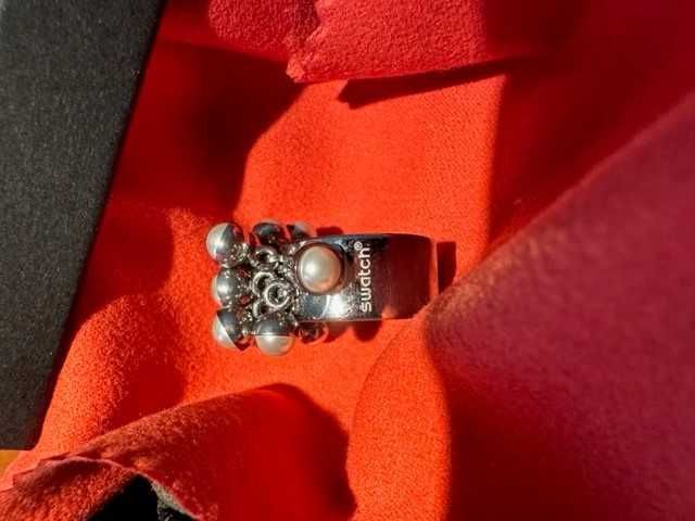 anéis da marca Swatch