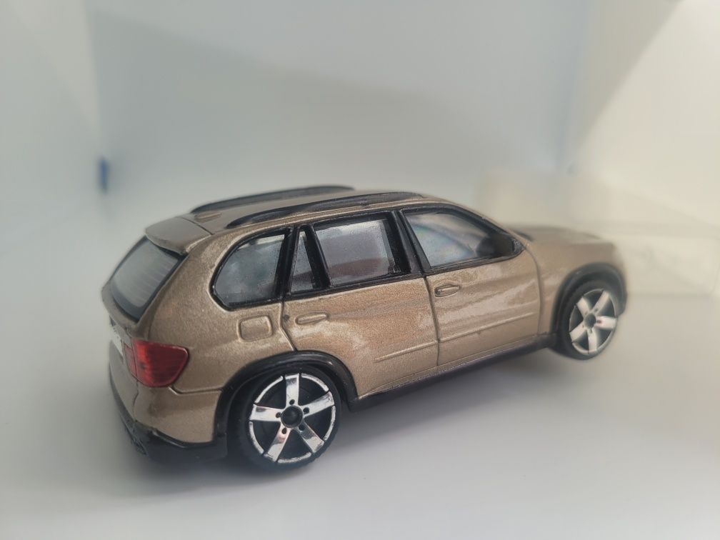 BMW X5 E70 Burago 1:43