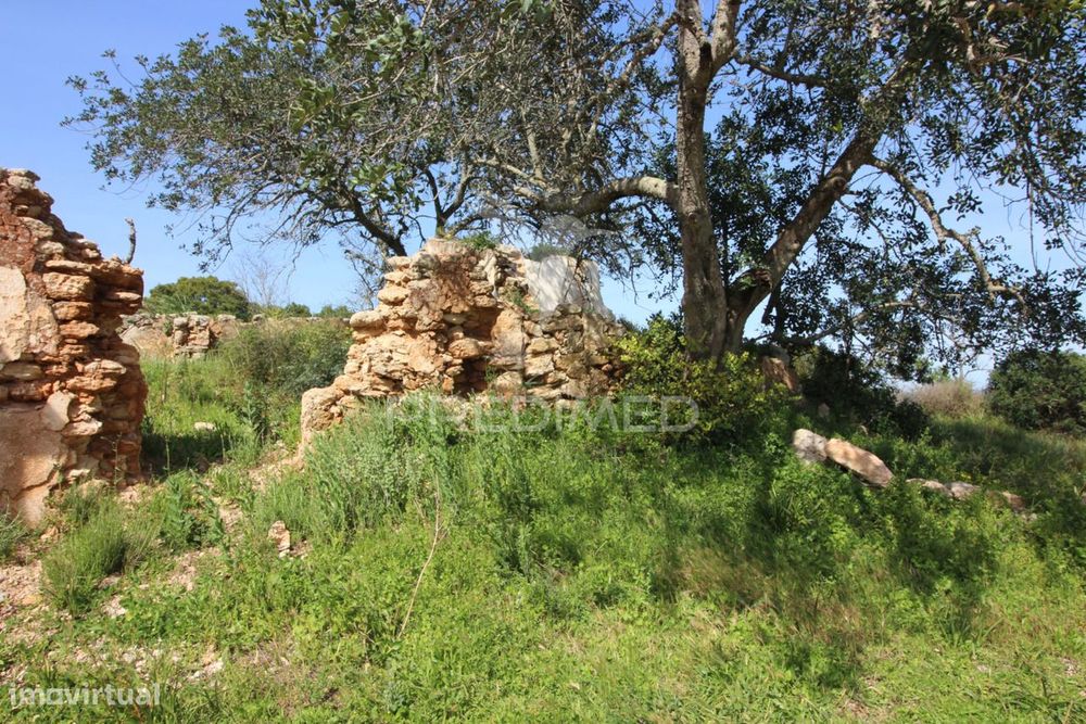 Terreno Rústico c/ Ruína geminada