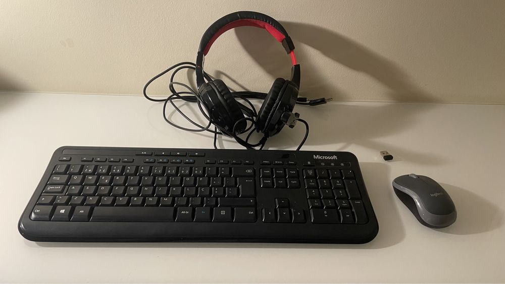 Conjunto* teclado, rato e headphones