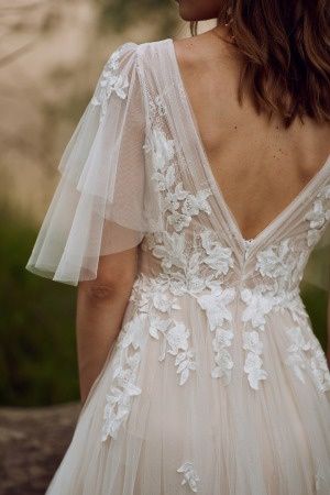Suknia ślubna z rękawkami