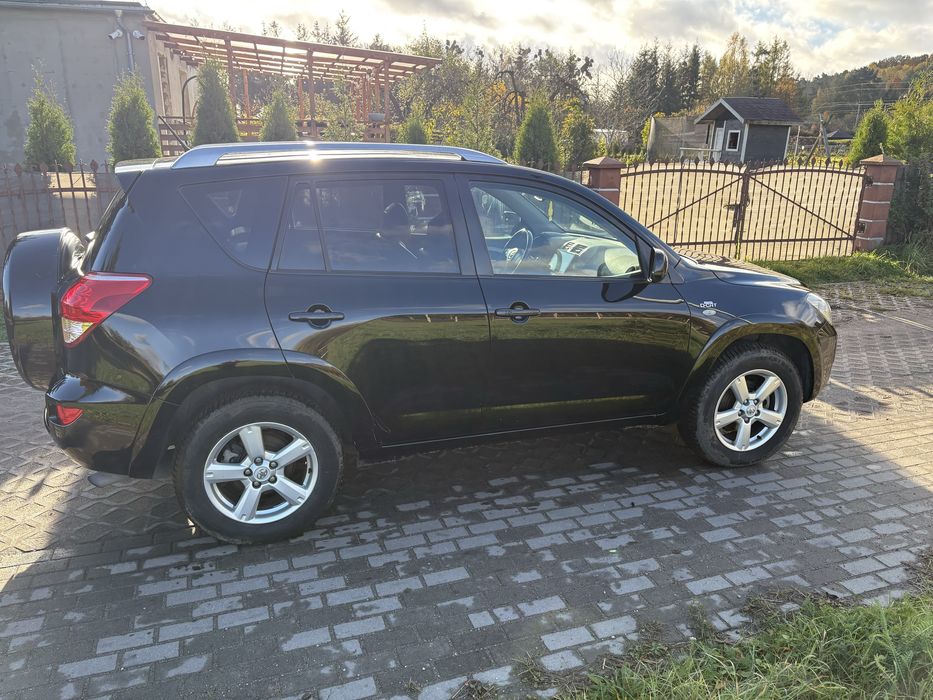 Totota RAV4 177 KM stan BDB