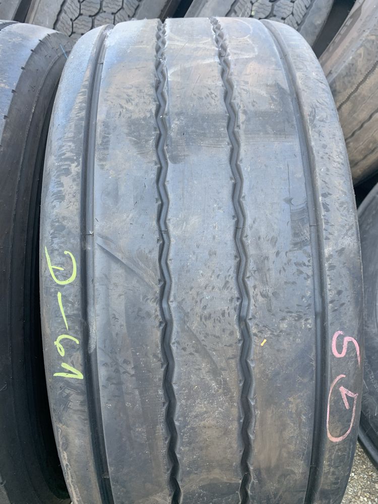 D41. 385/55/22,5 Uniroyal TH40