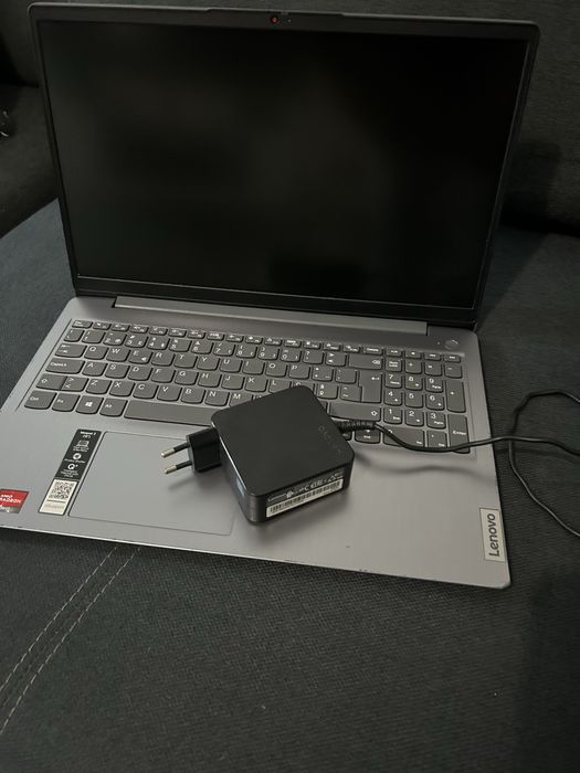 Portátil LENOVO IdeaPad 3 15ALC6 – Excelente estado