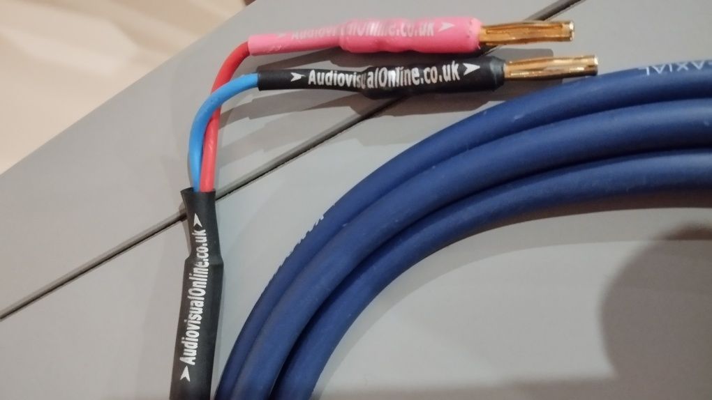 Vendo jogo de cabos para colunas de alta qualidade hifi